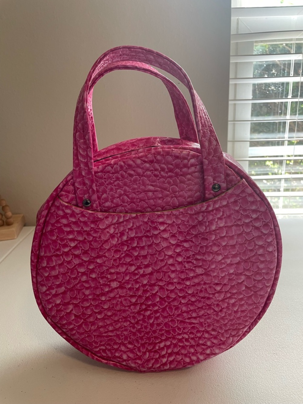 Vintage Y2K Hot Pink Round Vanity/Cosmetic Train Case Bag